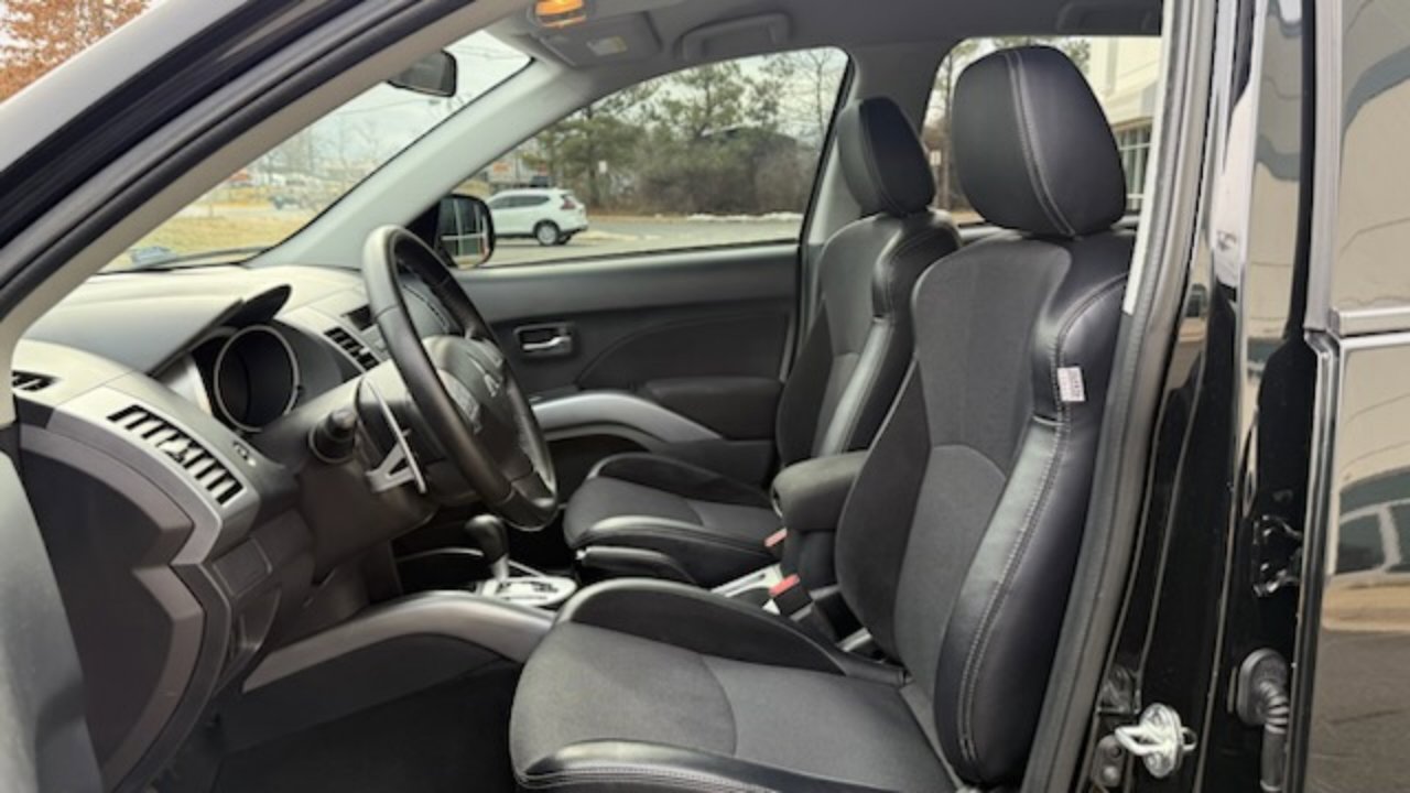 Used 2012 Mitsubishi Outlander SE image 10