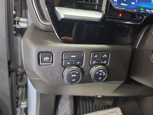 Used 2025 Chevrolet Silverado 1500 LTZ w/ LTZ Convenience Package II AWD/4WD image 19