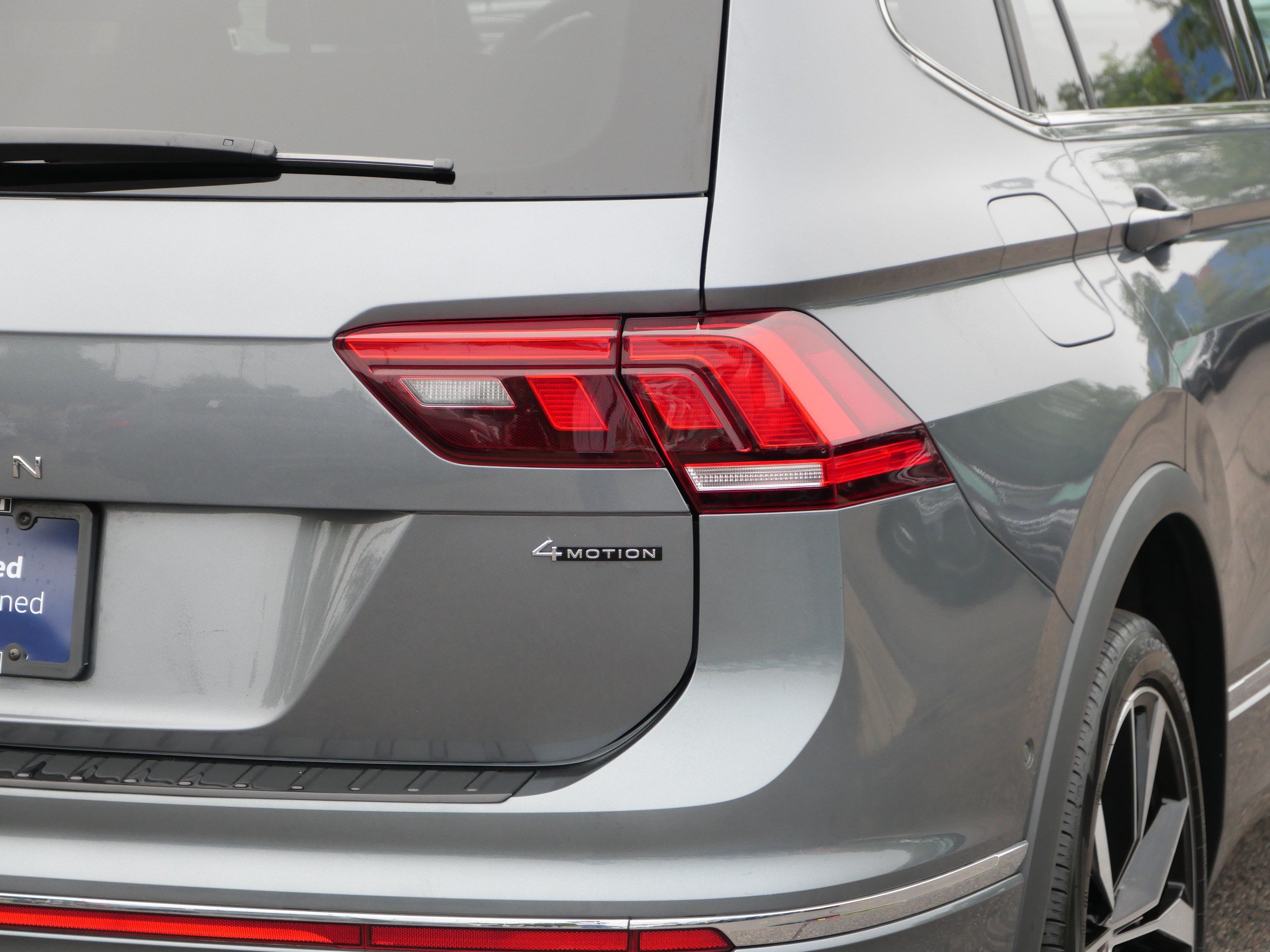 Certified 2024 Volkswagen Tiguan SEL R-Line AWD/4WD image 17