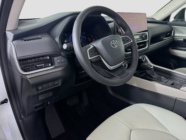 Used 2025 Toyota Grand Highlander AWD image 19