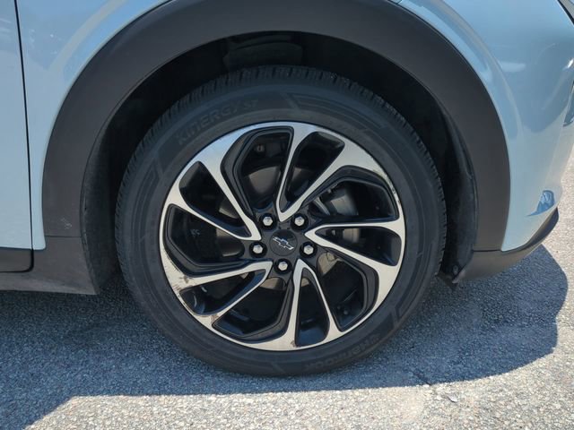 Used 2022 Chevrolet Bolt EUV Premier w/ Sun & Sound Package FWD image 11