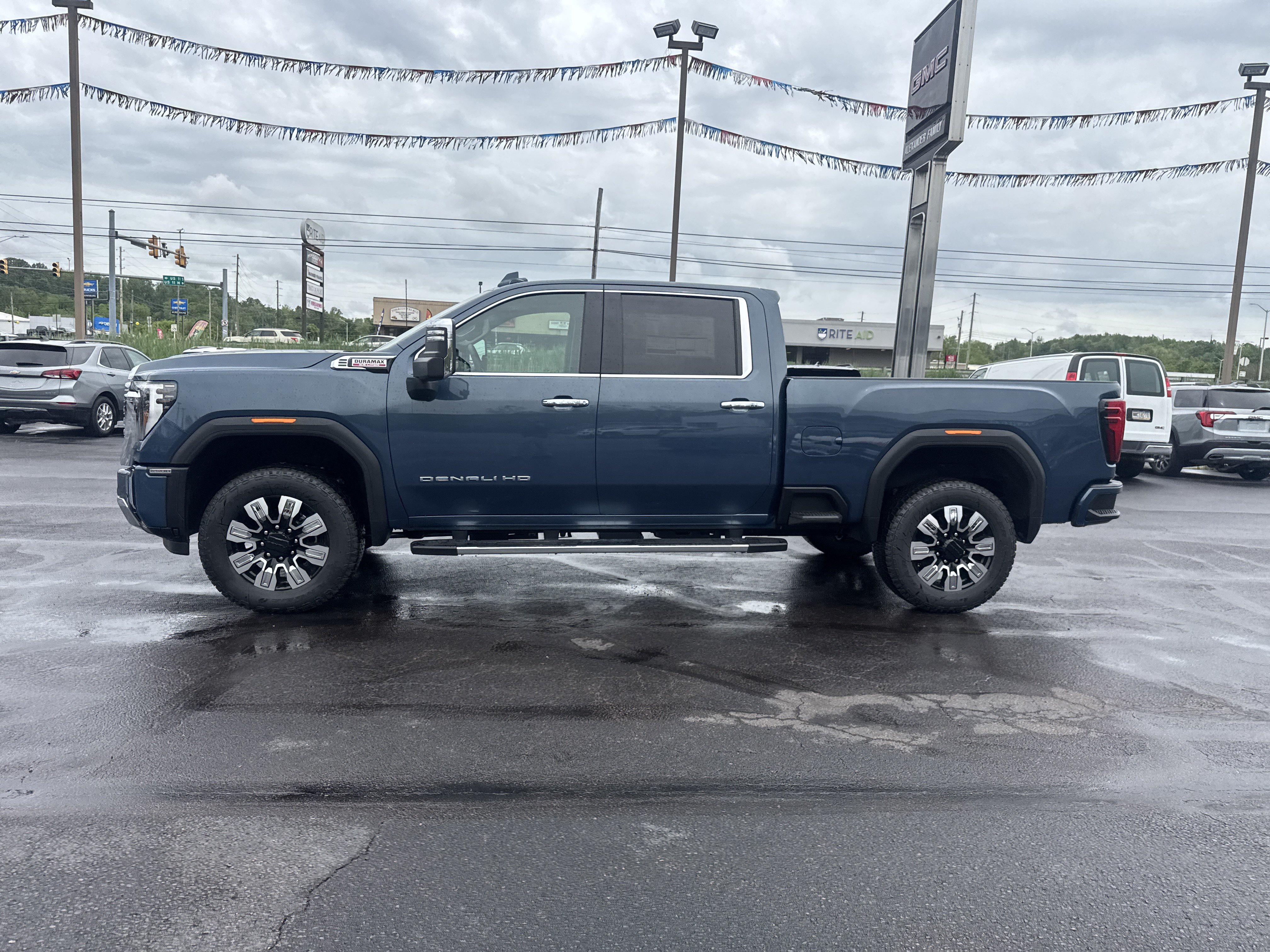 New 2026 GMC Sierra 2500 Denali w/ Denali Reserve Package AWD/4WD image 7