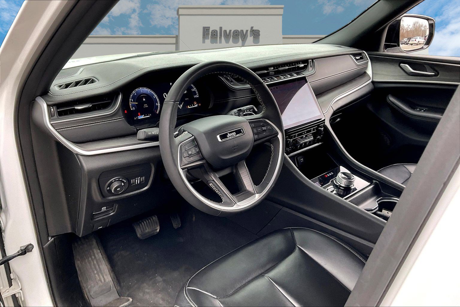 Certified 2025 Jeep Grand Cherokee Limited AWD/4WD image 13