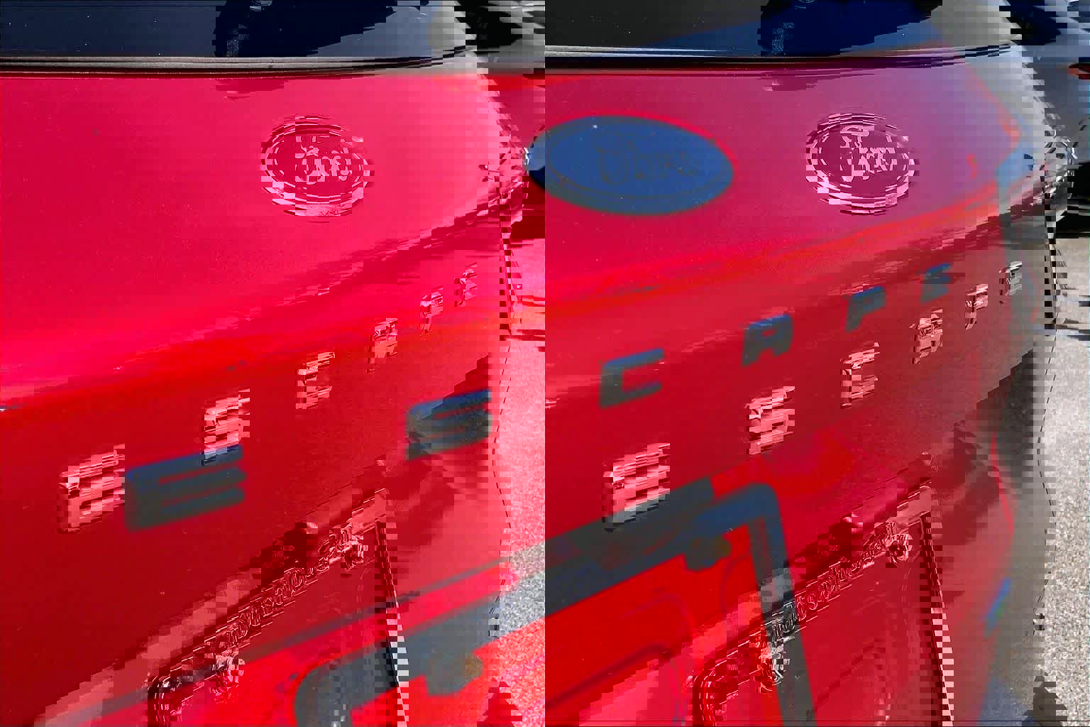 Used 2020 Ford Escape Titanium image 31