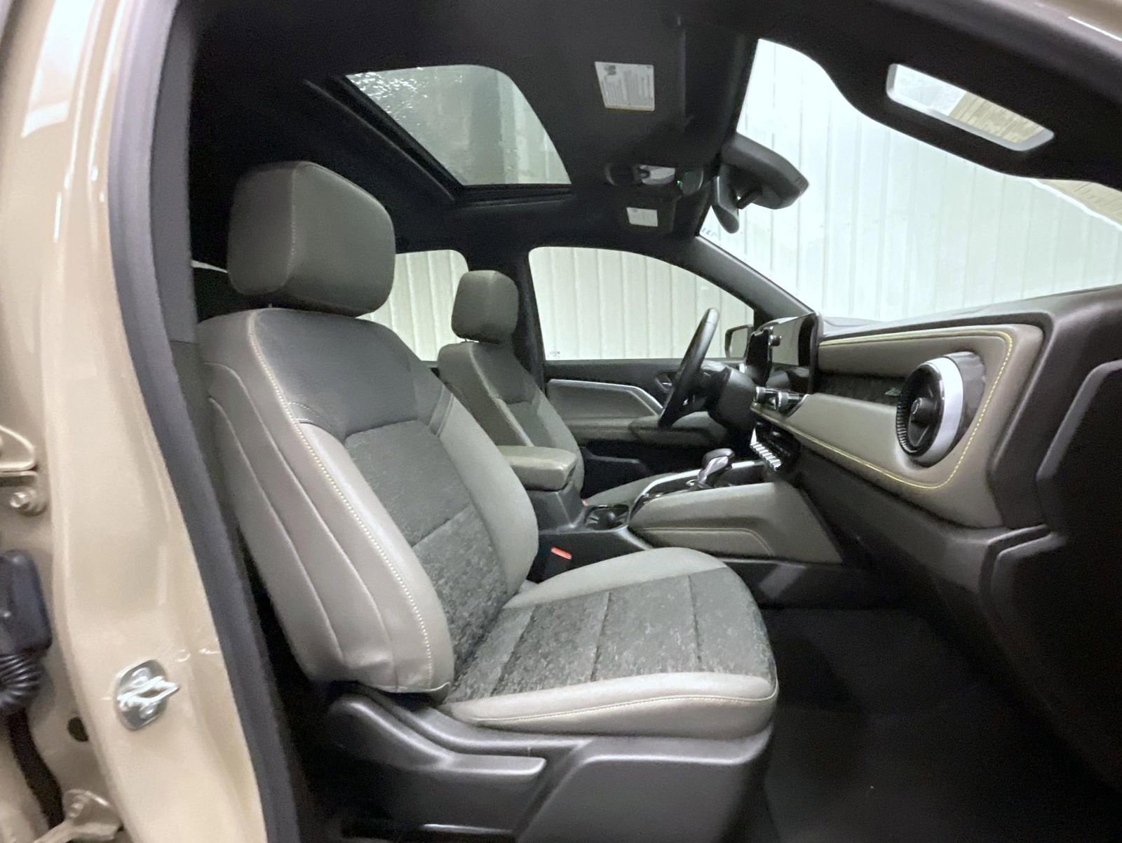 Used 2024 Chevrolet Colorado ZR2 w/ Technology Package image 15