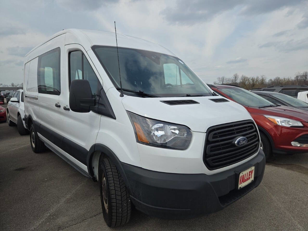 Used 2019 Ford Transit 250 148 Medium Roof RWD image 3