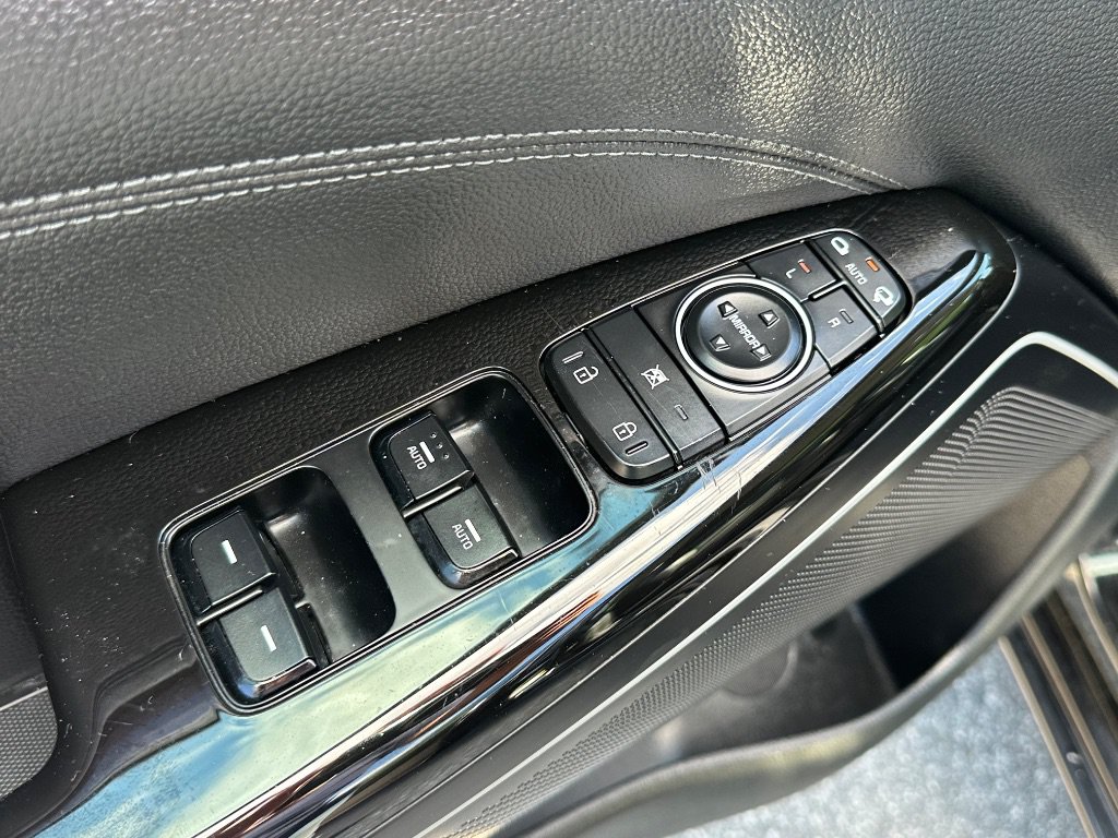 Used 2019 Kia Cadenza Premium FWD image 10