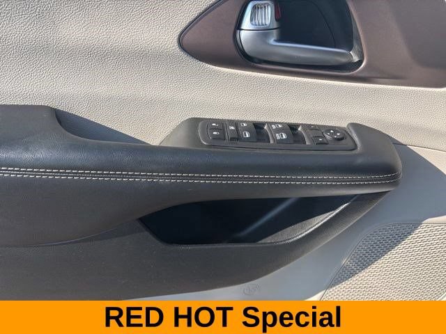 Used 2023 Chrysler Voyager LX FWD image 13