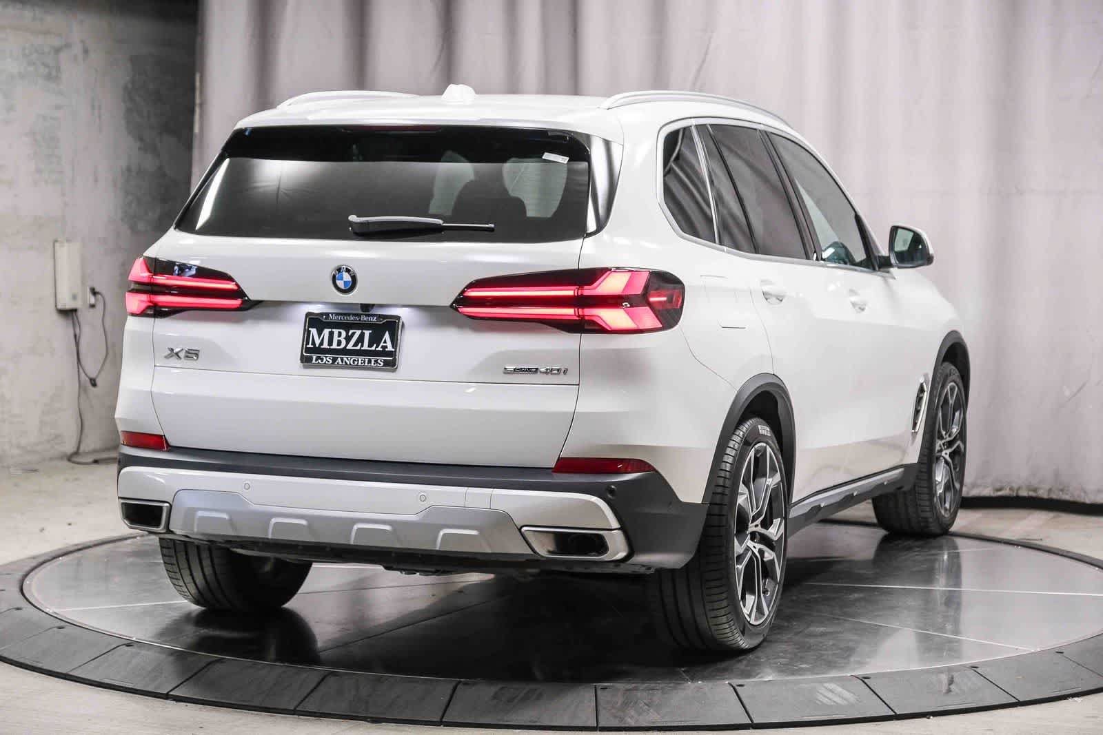 Used 2025 BMW X5 sDrive40i w/ Executive Package RWD image 4