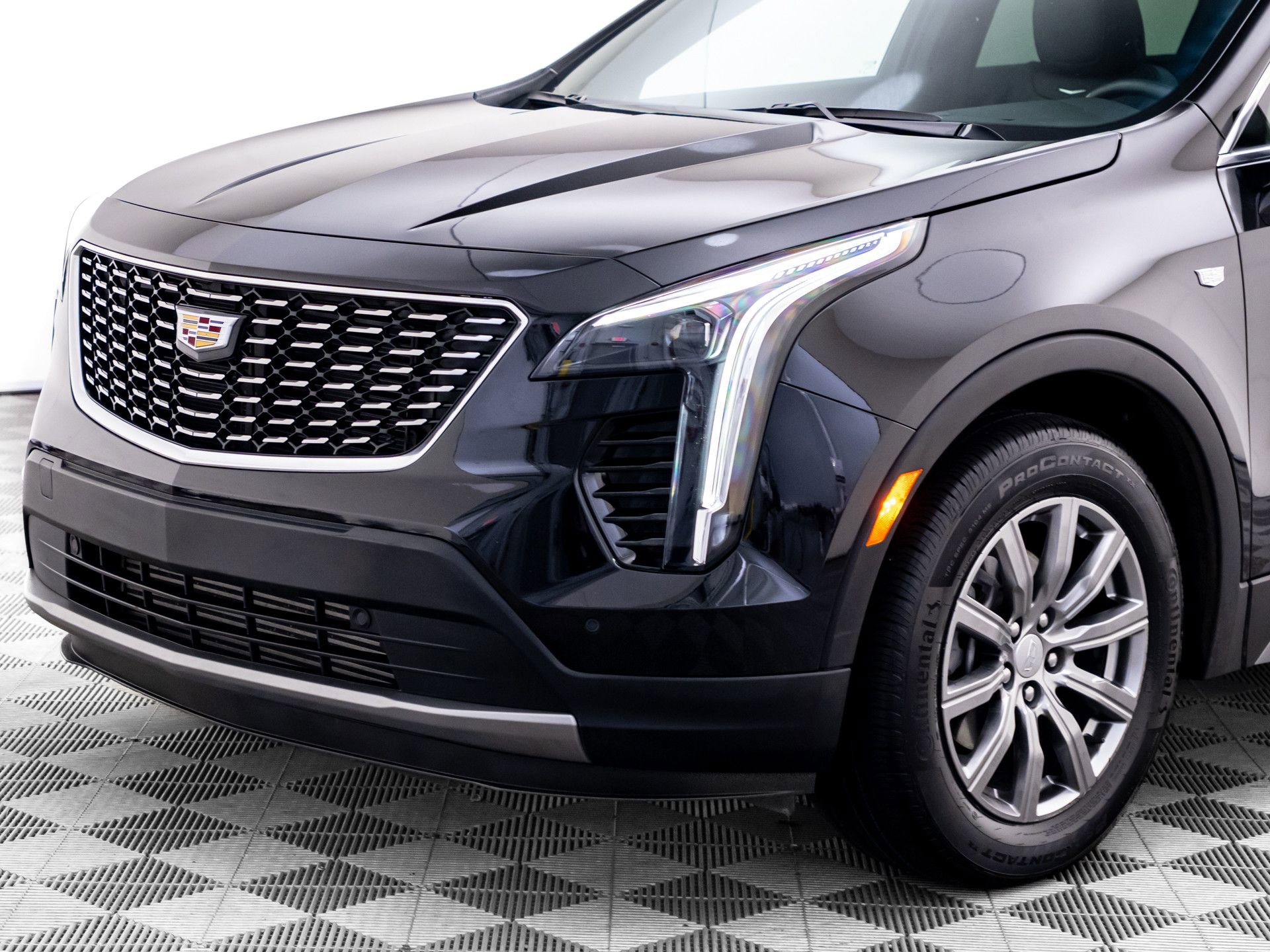 Used 2023 Cadillac XT4 Premium Luxury w/ Technology Package image 38