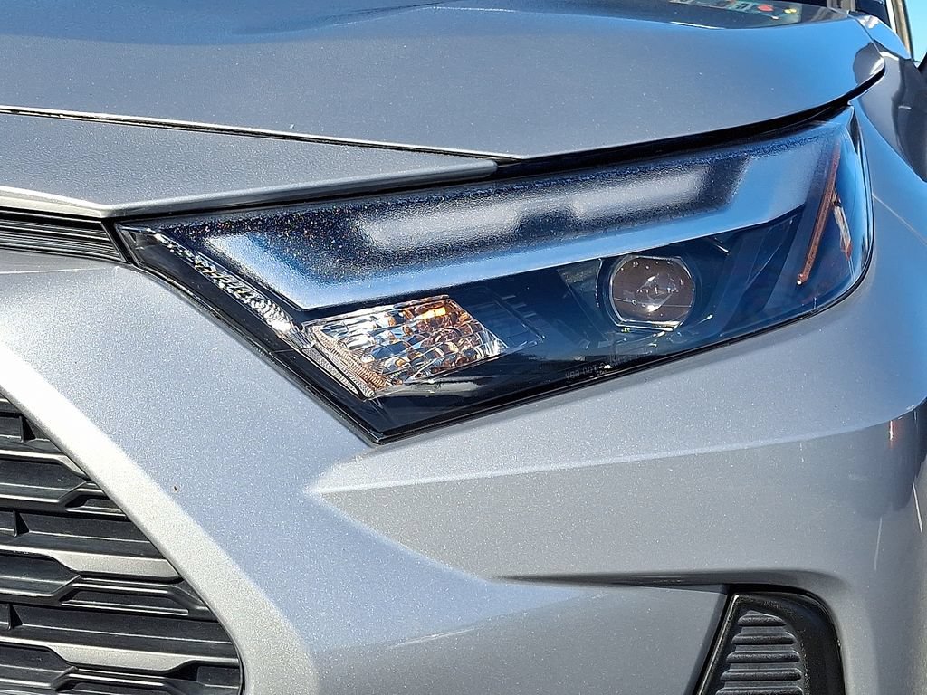 Used 2022 Toyota RAV4 XLE w/ Convenience Package AWD/4WD image 12