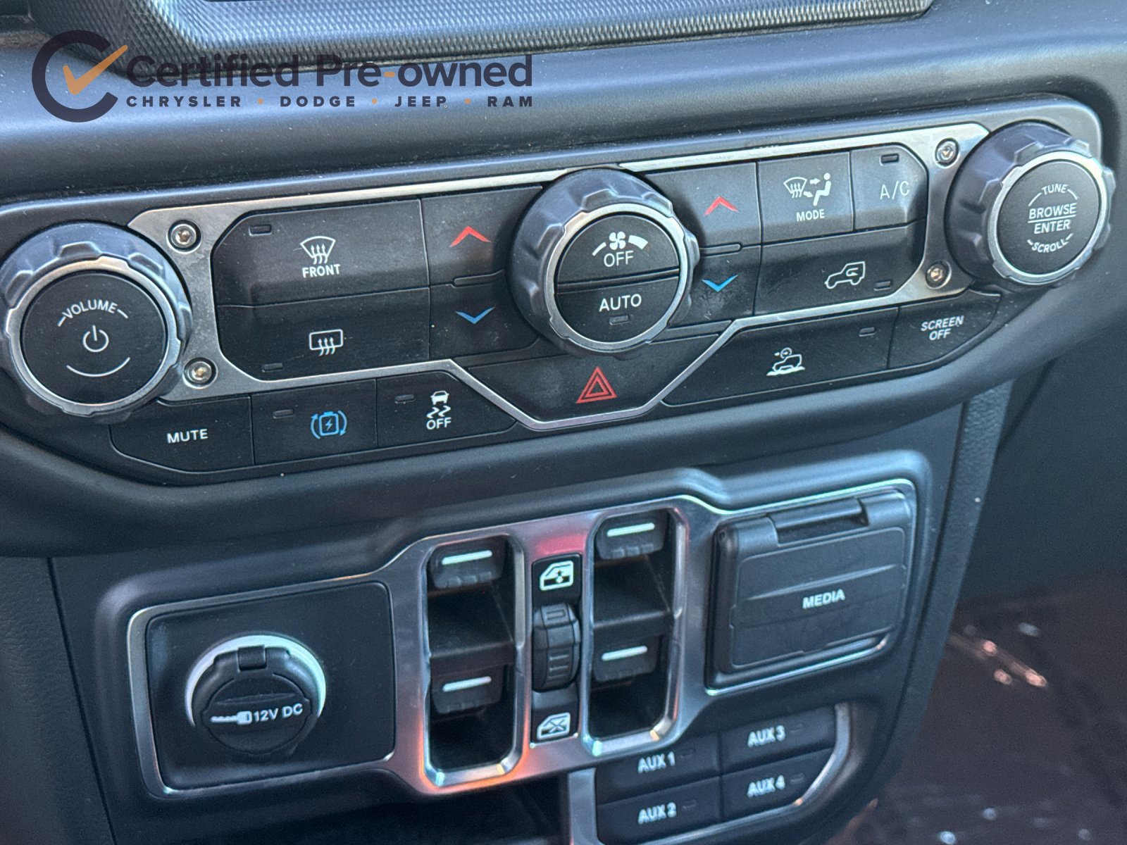 Used 2023 Jeep Wrangler Unlimited Sahara AWD/4WD image 22