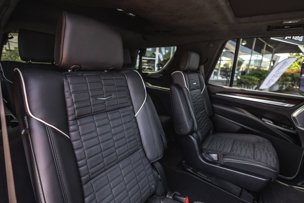 Used 2025 Cadillac Escalade Sport Platinum w/ LPO, Floor Liner Package AWD/4WD image 32
