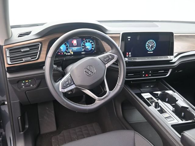 Used 2024 Volkswagen Atlas SE AWD/4WD image 17