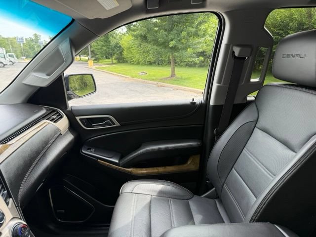 Used 2017 GMC Yukon Denali AWD/4WD image 12