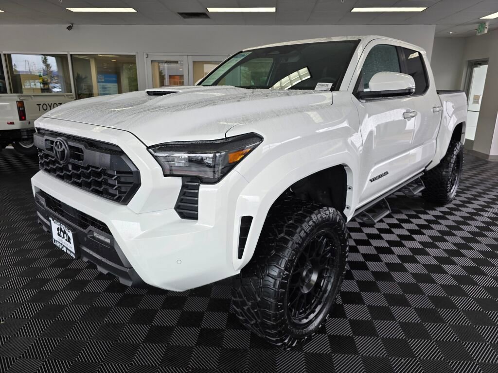 Used 2024 Toyota Tacoma TRD Sport w/ TRD Sport Upgrade Package image 7