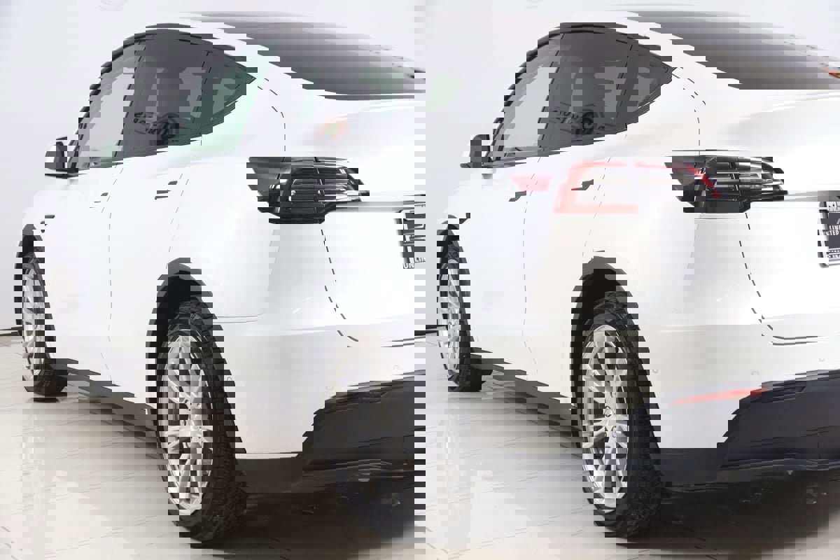 Used 2021 Tesla Model Y Long Range image 25