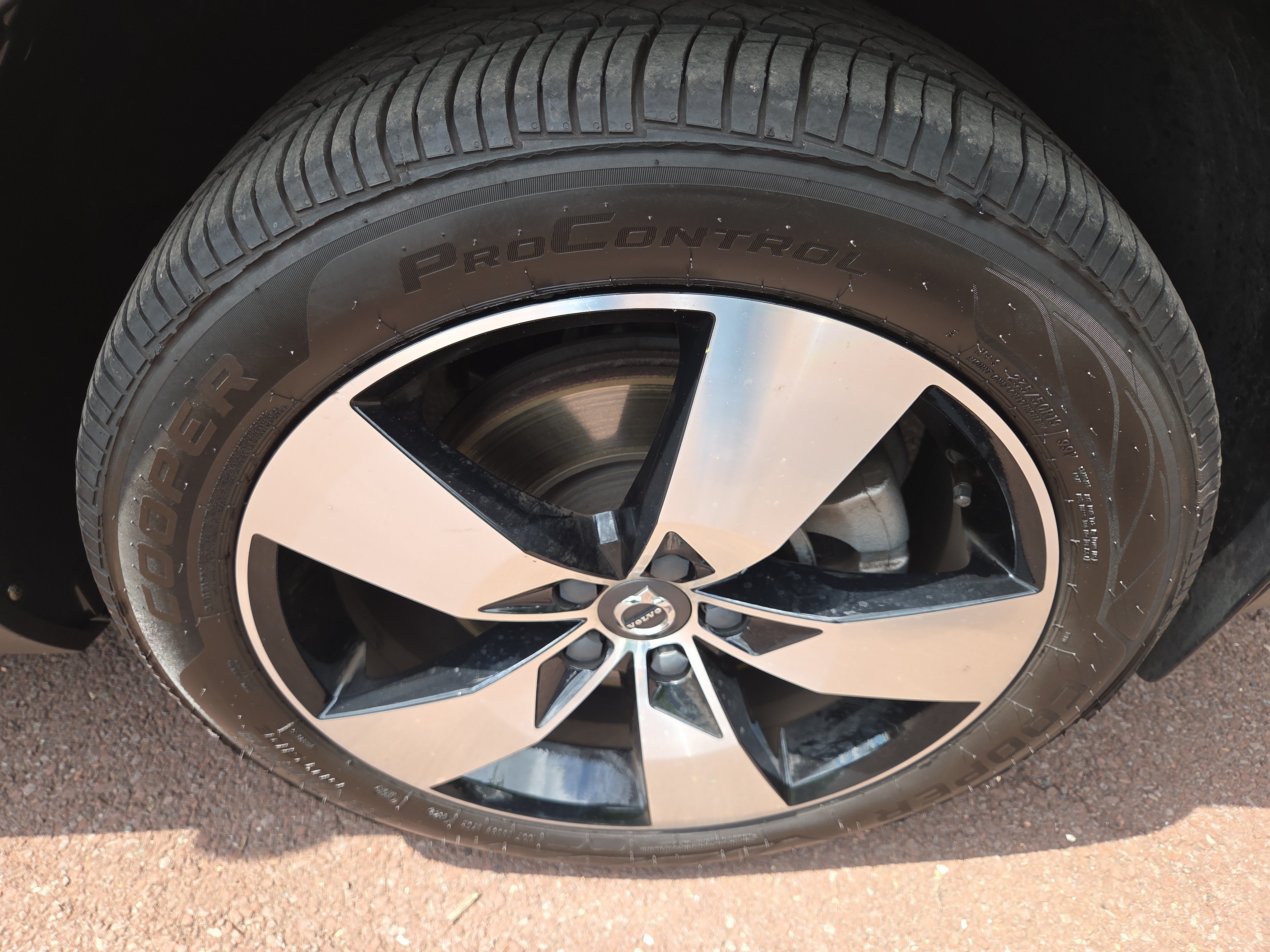 Used 2021 Volvo XC40 T5 Momentum w/ Premium Package AWD/4WD image 9