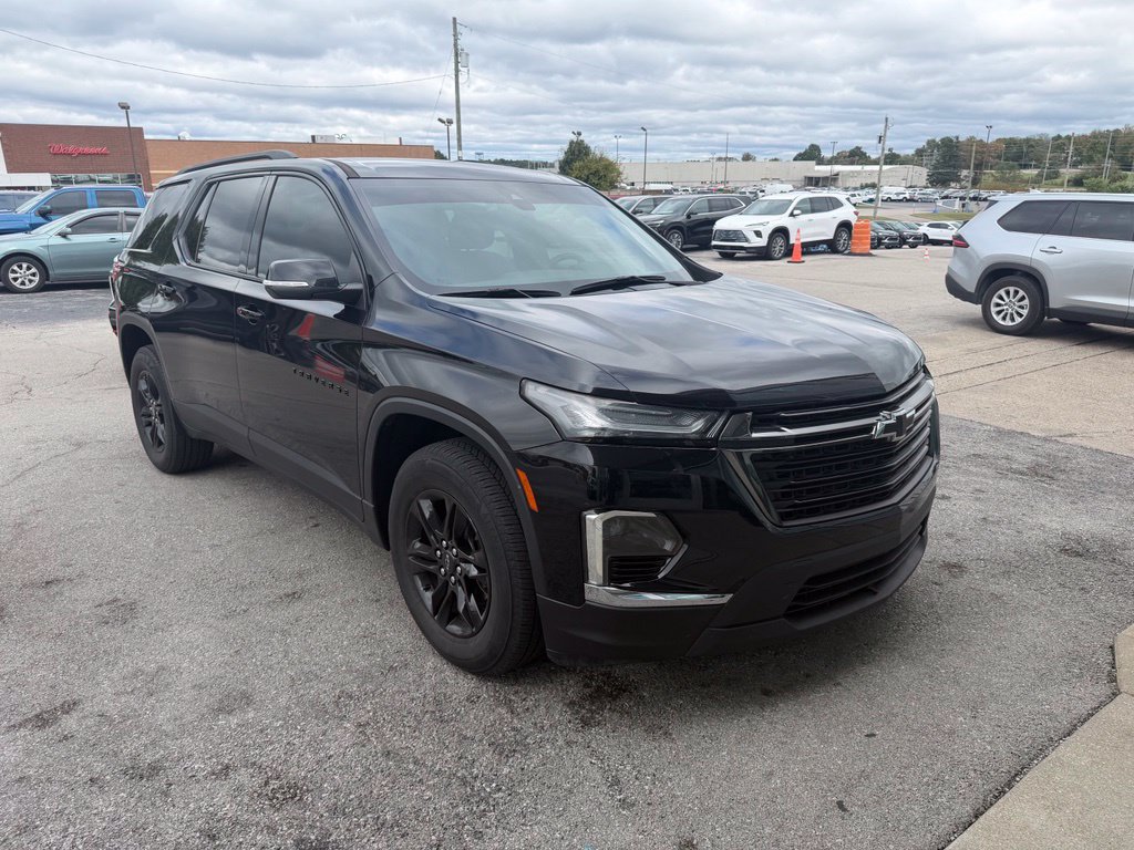 Used 2023 Chevrolet Traverse LT FWD image 2