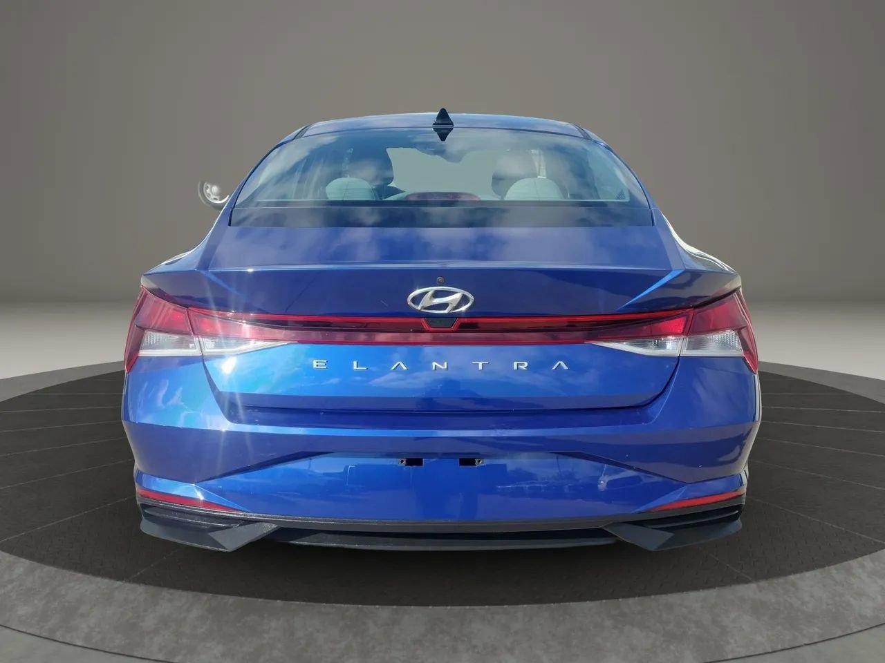 Used 2021 Hyundai Elantra SE image 5