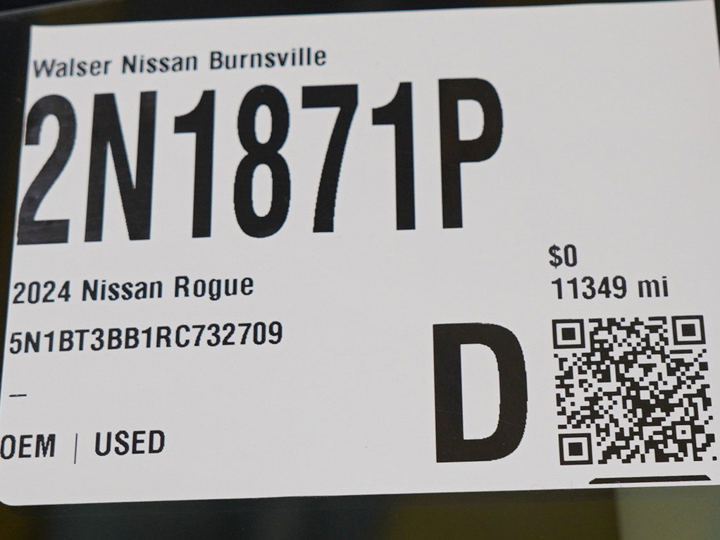 Used 2024 Nissan Rogue SV w/ SV Premium Package image 32