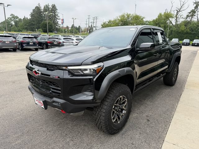 Used 2026 Chevrolet Colorado ZR2 w/ Technology Package AWD/4WD image 3