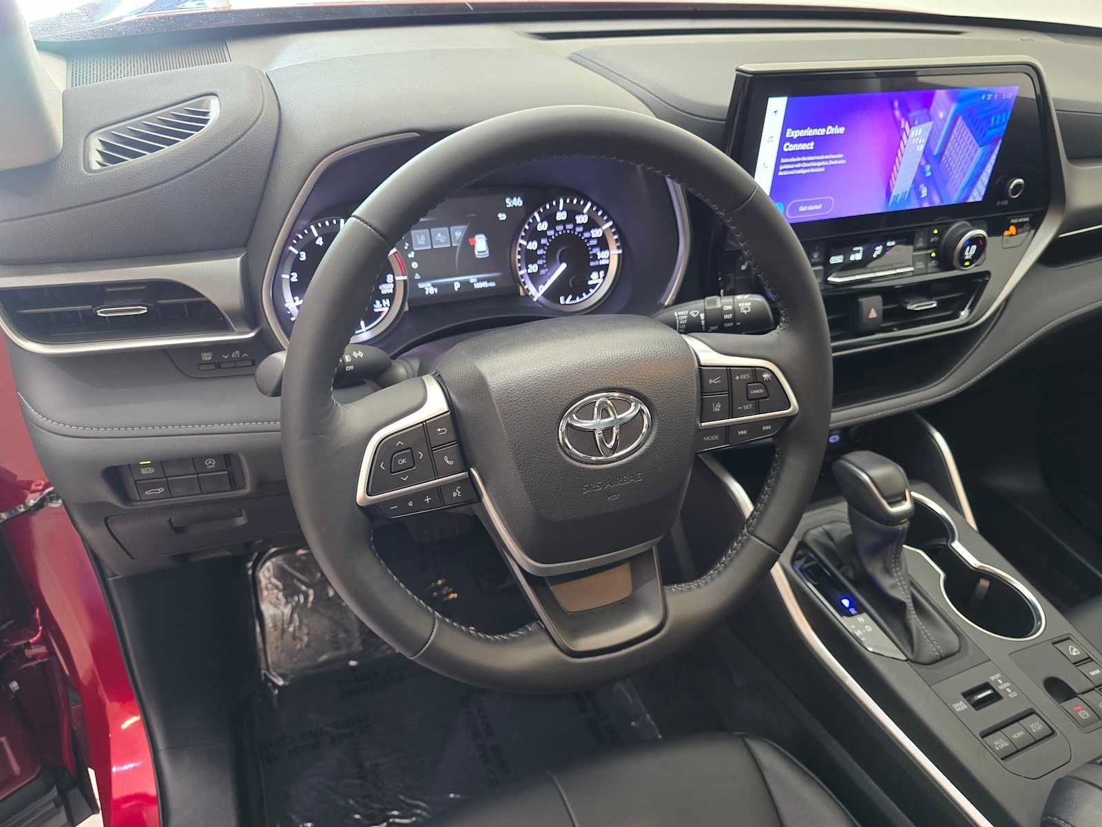 Certified 2024 Toyota Highlander XLE AWD/4WD image 2
