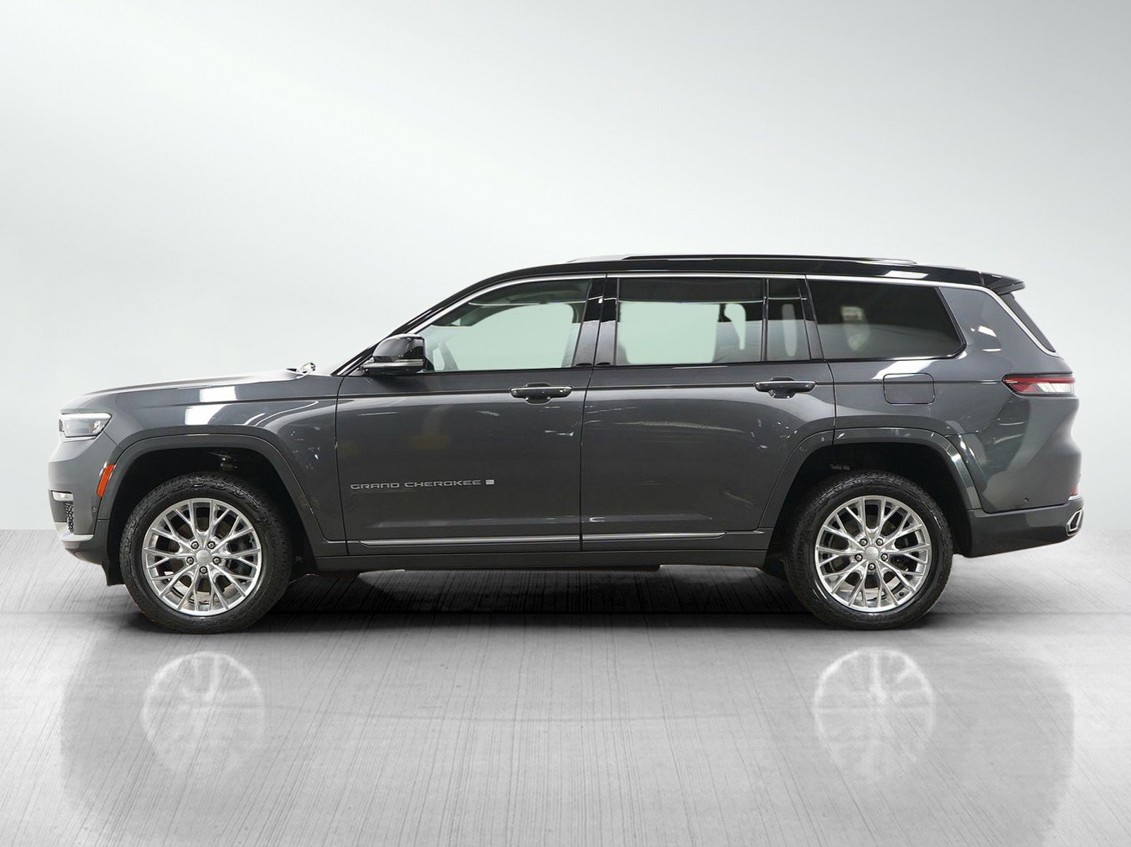 Used 2021 Jeep Grand Cherokee L Summit w/ Advanced Protech Group IV image 2