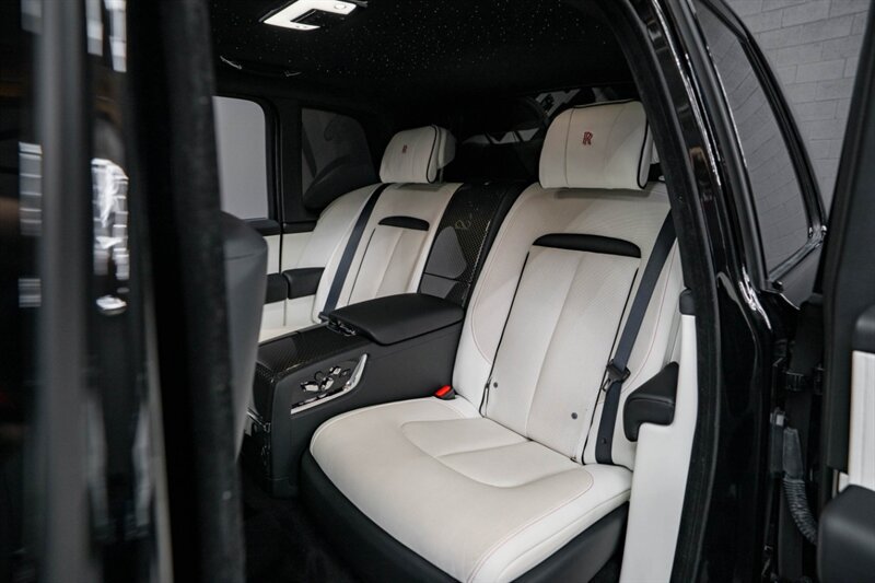 Used 2023 Rolls-Royce Cullinan Black Badge w/ Dark Exterior Package AWD/4WD image 23