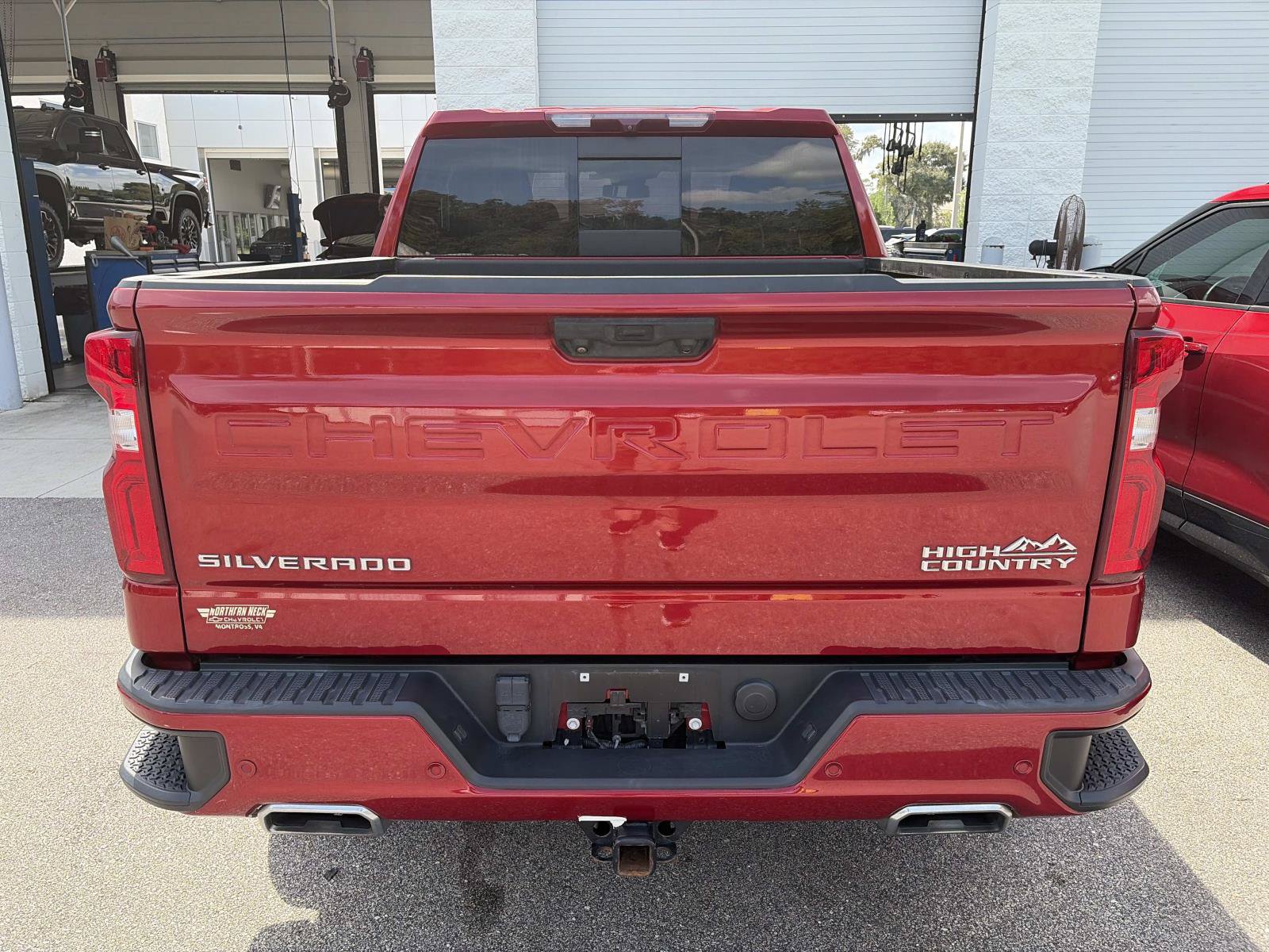 Used 2023 Chevrolet Silverado 1500 High Country w/ Z71 Off-Road Package AWD/4WD image 2