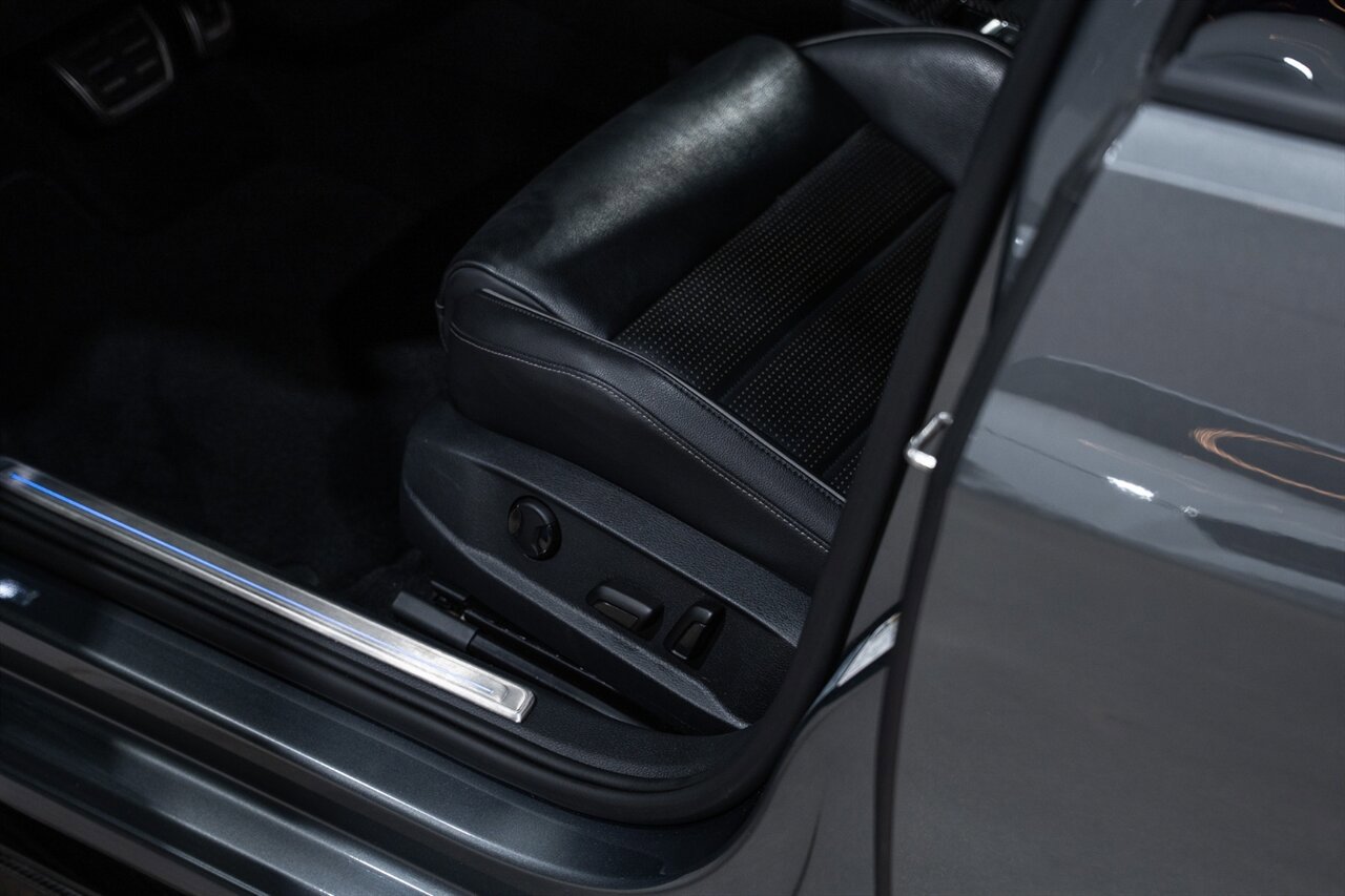 Used 2019 Volkswagen Golf R 4-Door image 25