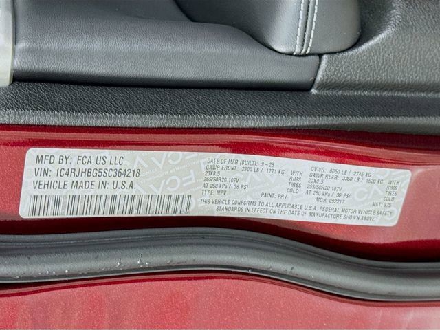 New 2025 Jeep Grand Cherokee Limited w/ Luxury Tech Group II image 36