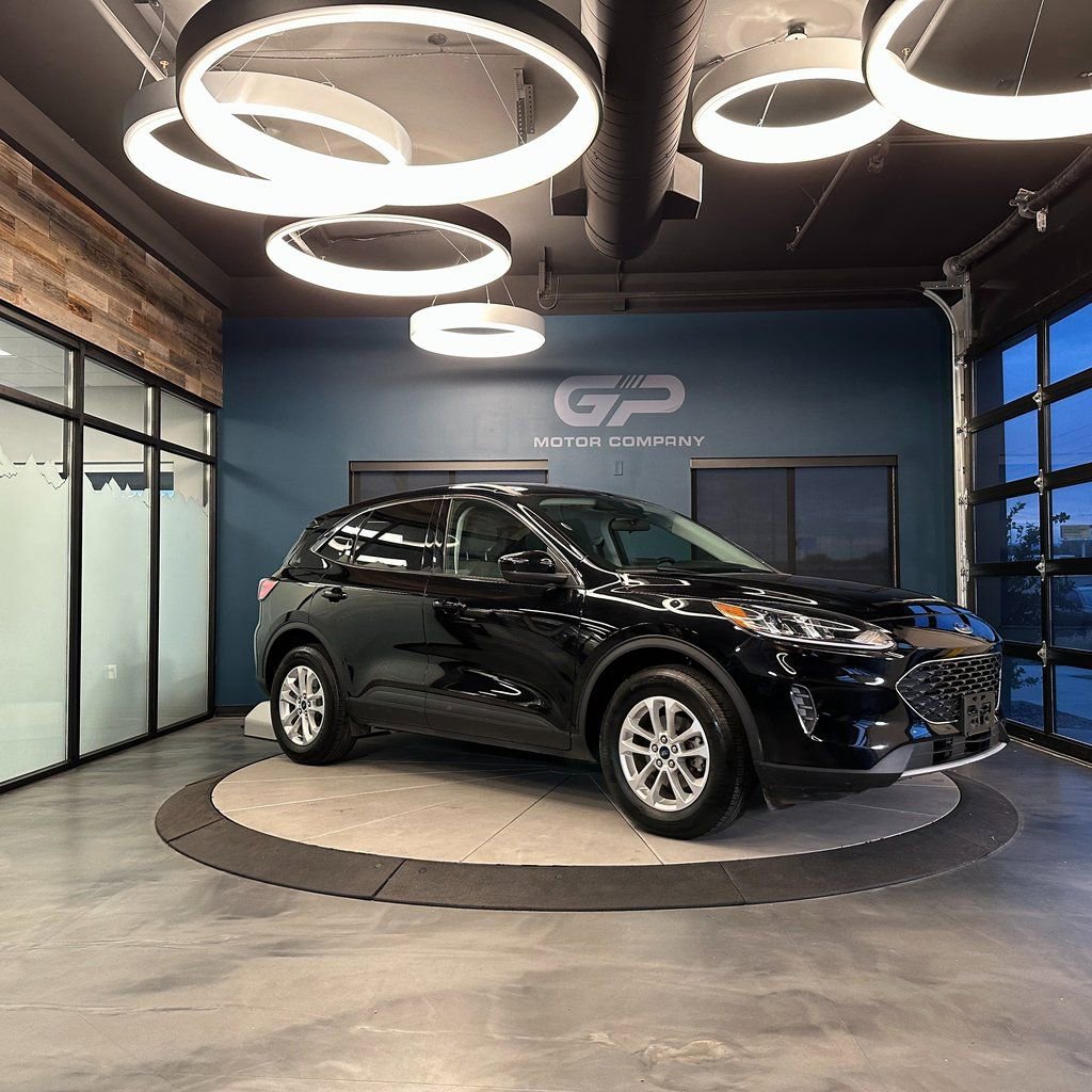 Used 2021 Ford Escape SE w/ Convenience Package