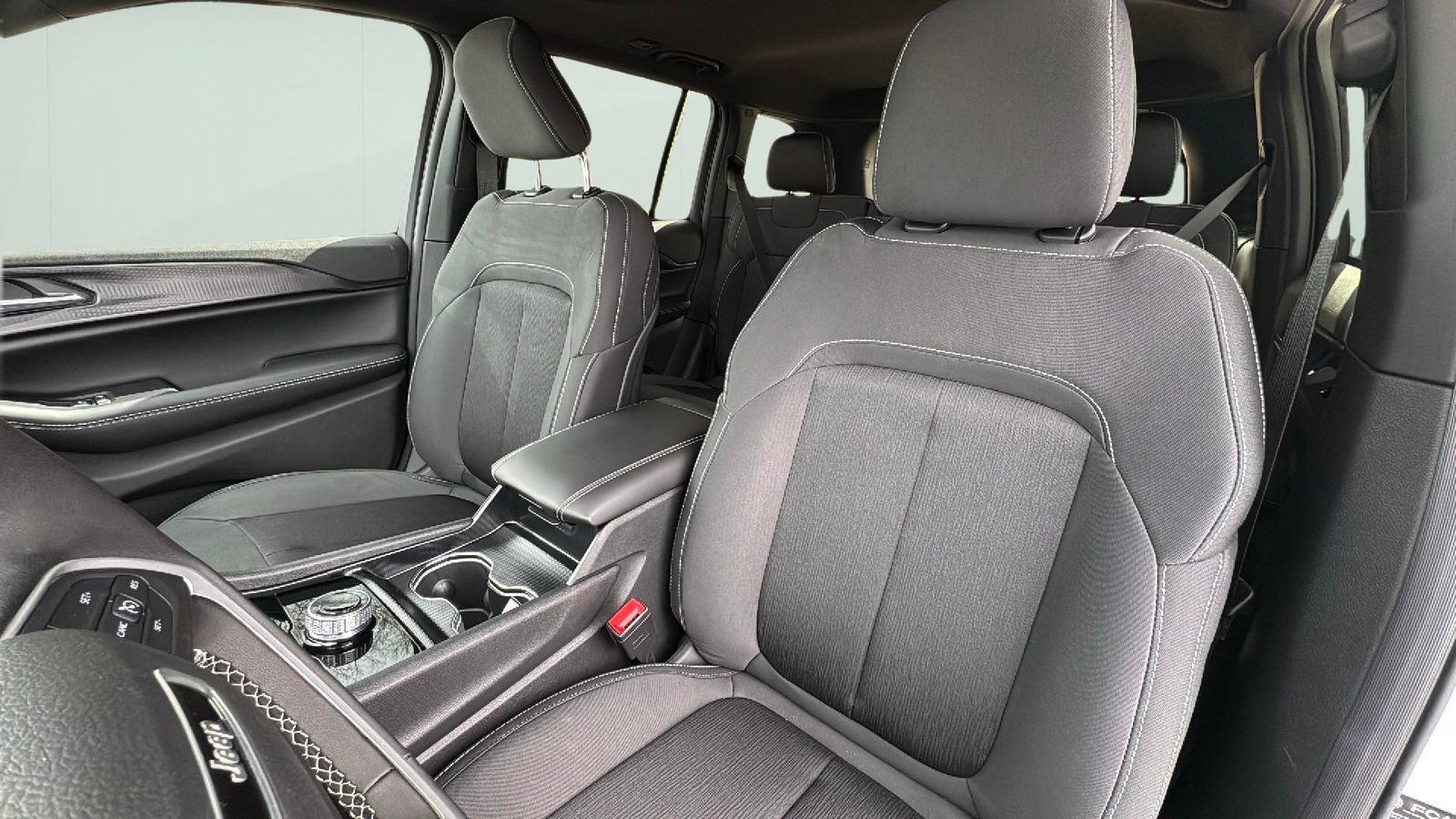 New 2026 Jeep Grand Cherokee Laredo image 13