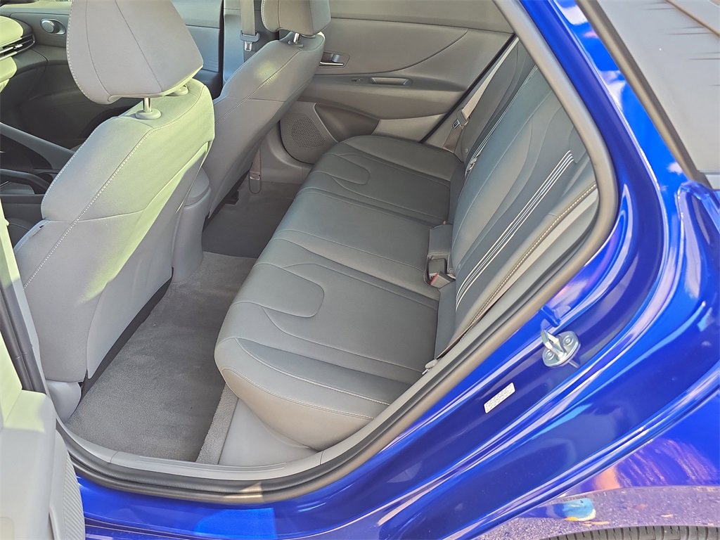 Used 2023 Hyundai Elantra SEL image 13