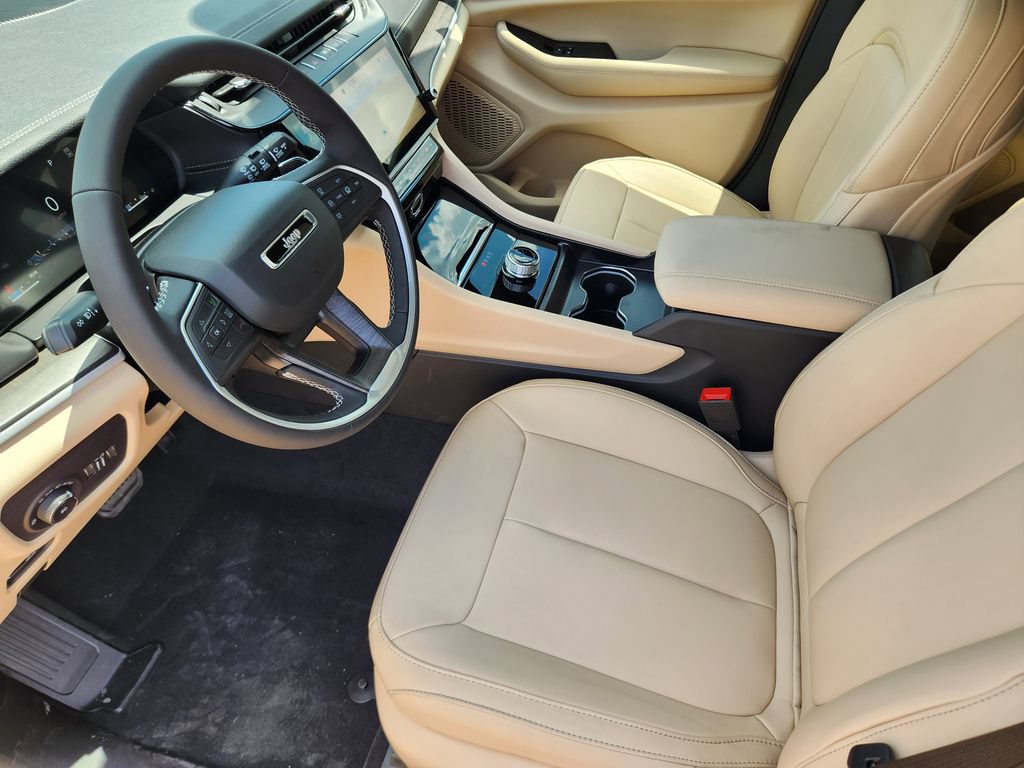 New 2026 Jeep Grand Cherokee Limited RWD image 9