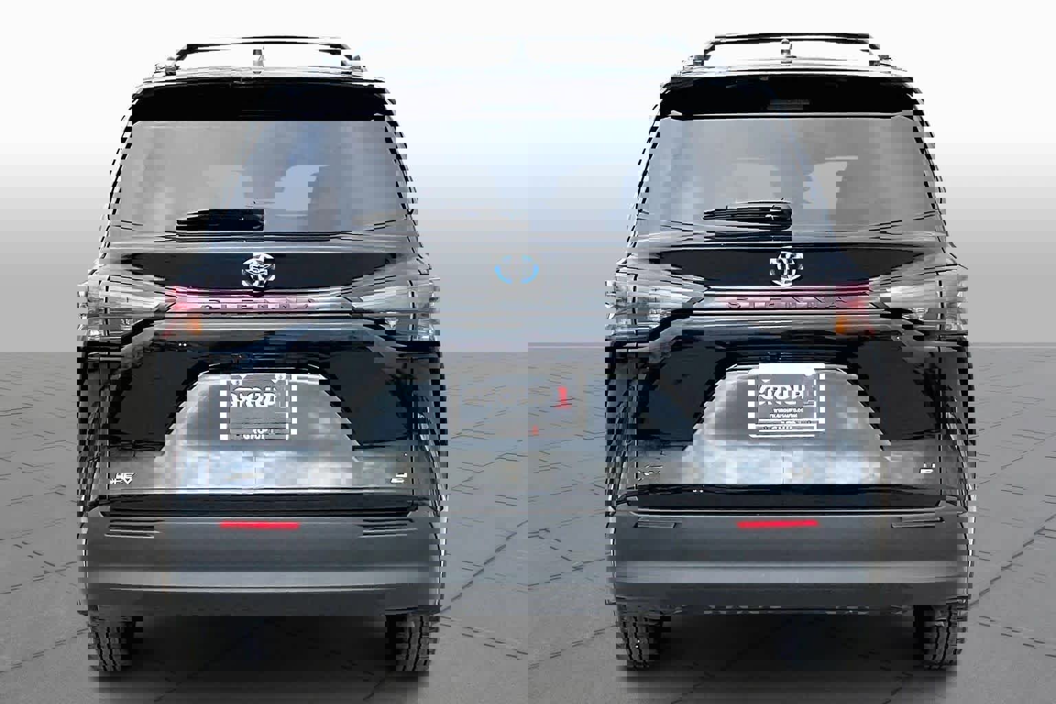 Used 2025 Toyota Sienna LE w/ LE Plus Package image 5