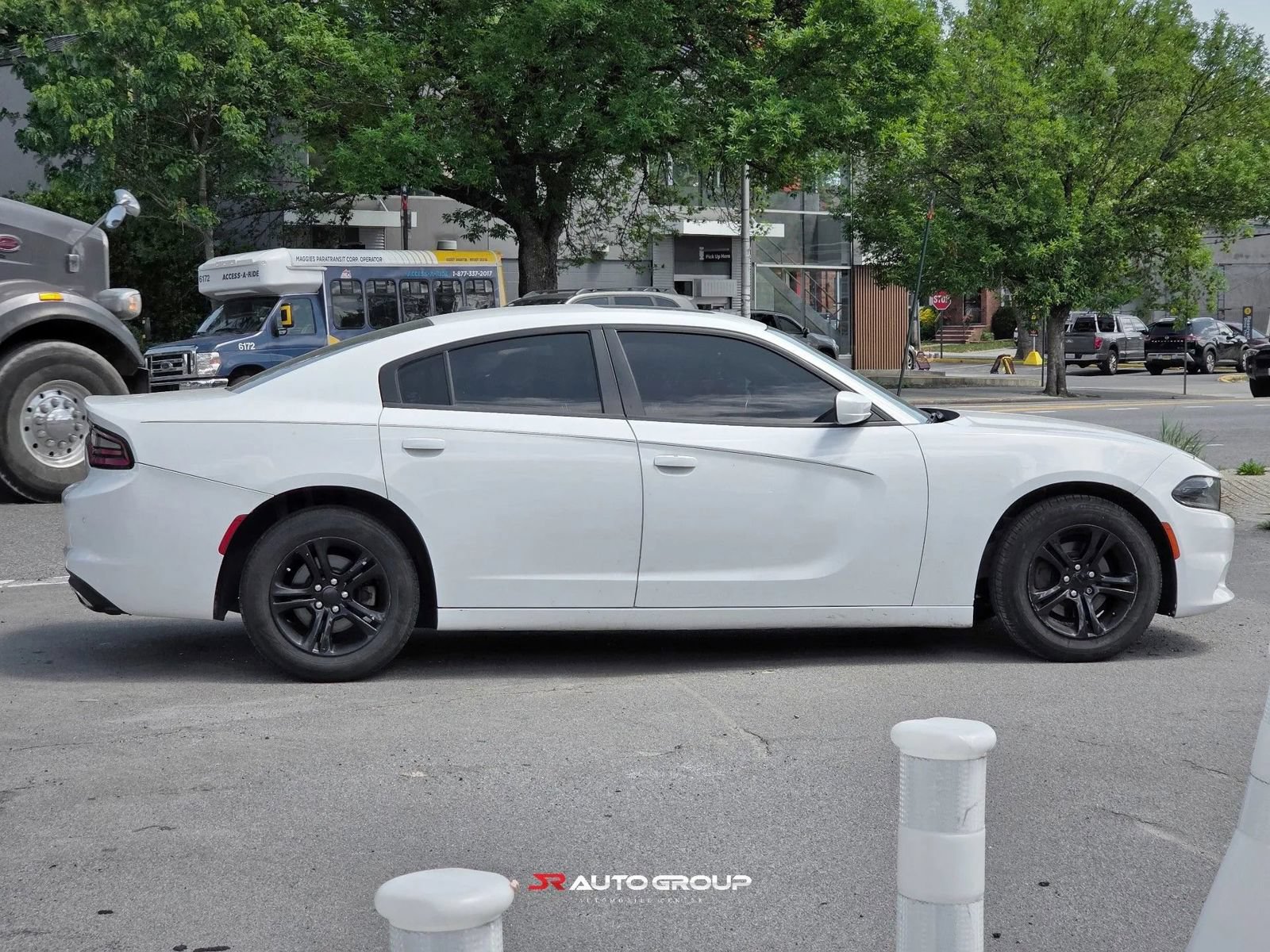 Used 2019 Dodge Charger SXT w/ Leather Interior Group RWD image 4
