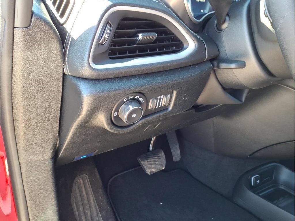 New 2026 Chrysler Pacifica Select FWD image 15