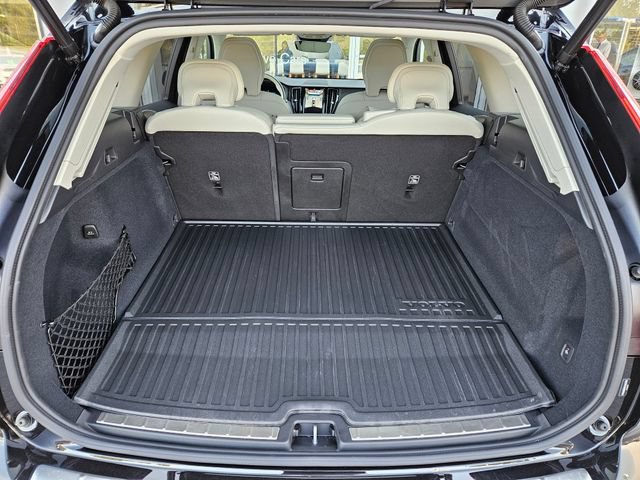 Certified 2025 Volvo XC60 T8 Plus w/ Protection Package Premier AWD/4WD image 12