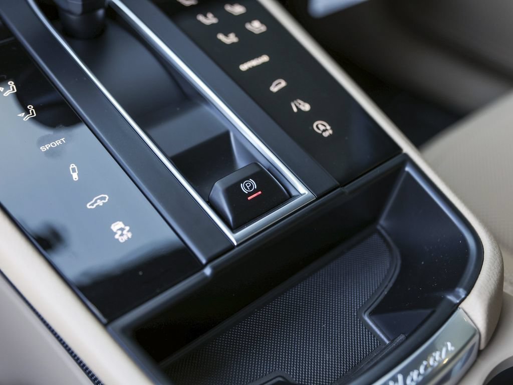 Certified 2026 Porsche Macan AWD/4WD image 28