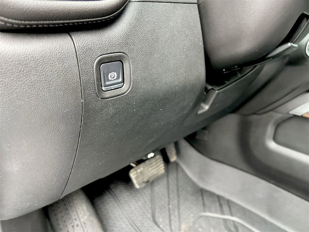 Certified 2019 Chevrolet Silverado 1500 High Country w/ Technology Package image 16