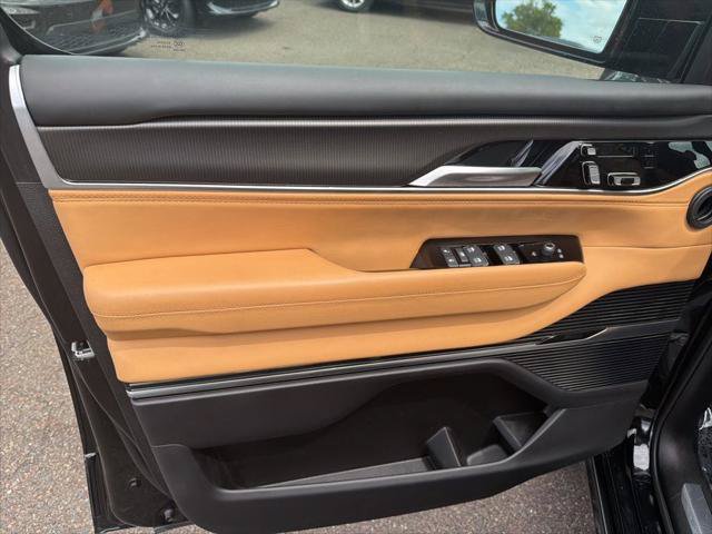 Certified 2025 Jeep Grand Wagoneer L Series III w/ Rear Seat Video Group 1 AWD/4WD image 6