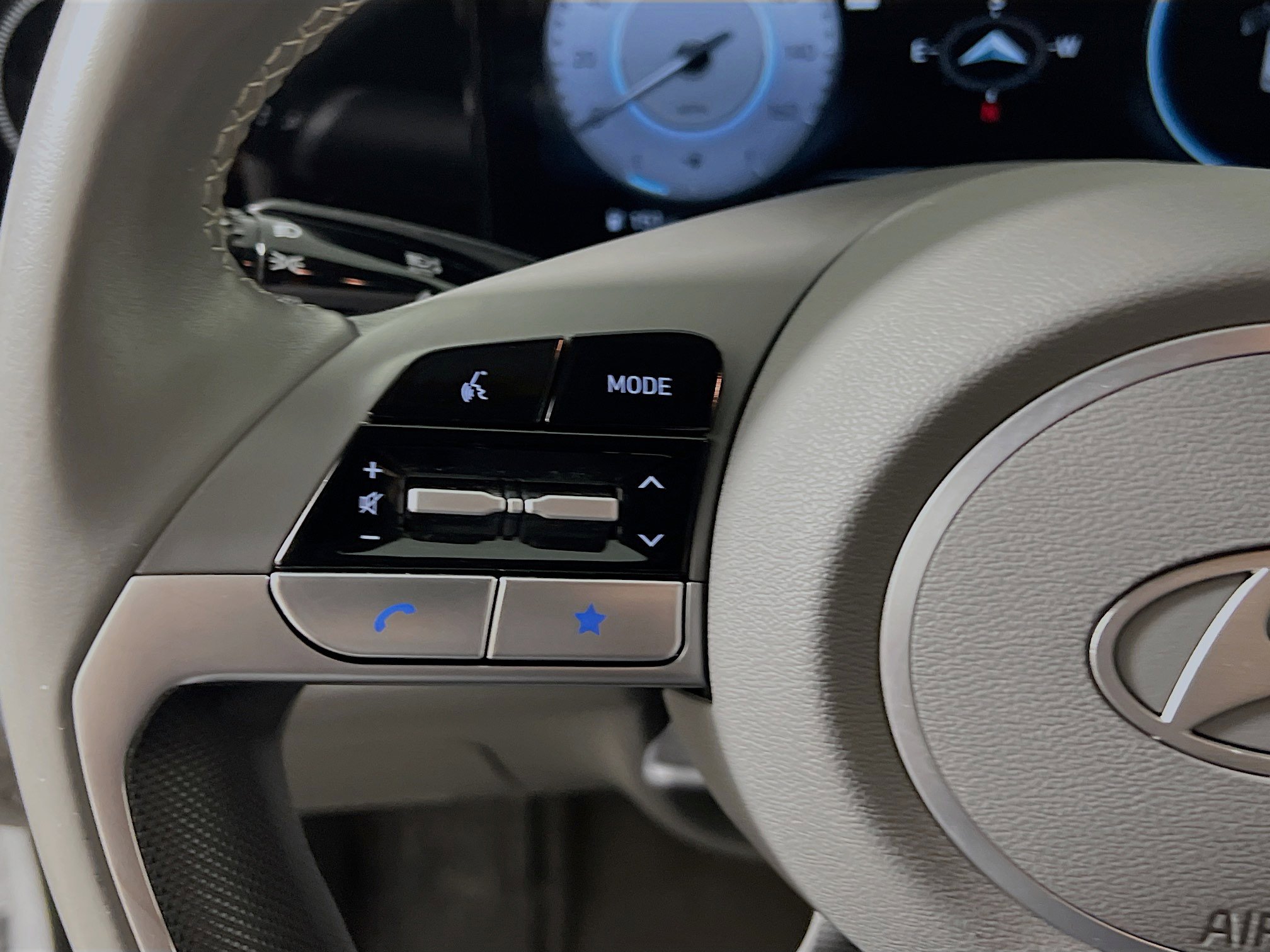 Used 2025 Hyundai Elantra SEL image 19