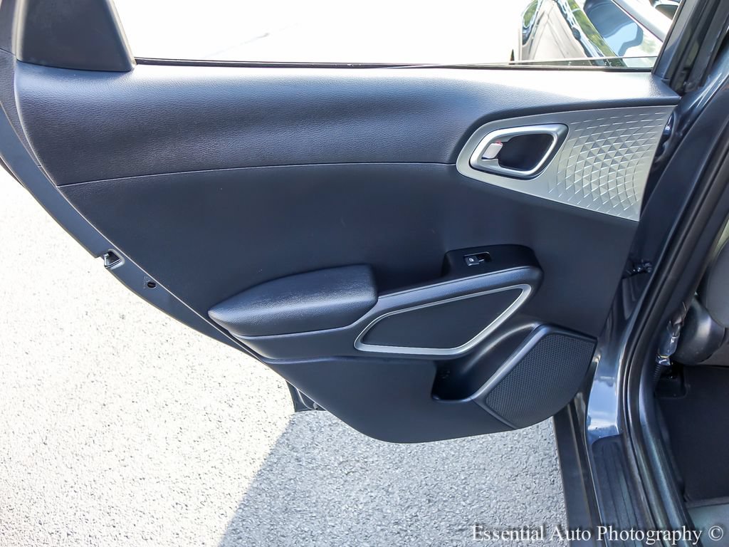 Used 2025 Kia Soul LX w/ LX Technology Package FWD image 18