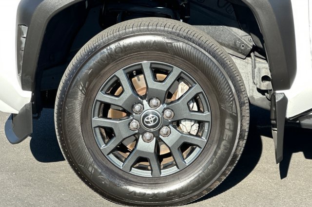 Certified 2025 Toyota 4Runner SR5 AWD/4WD image 32