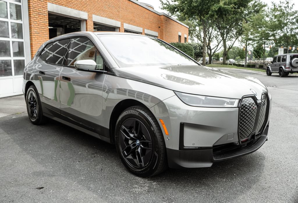 Used 2024 BMW iX xDrive50 w/ Premium Package AWD/4WD image 5