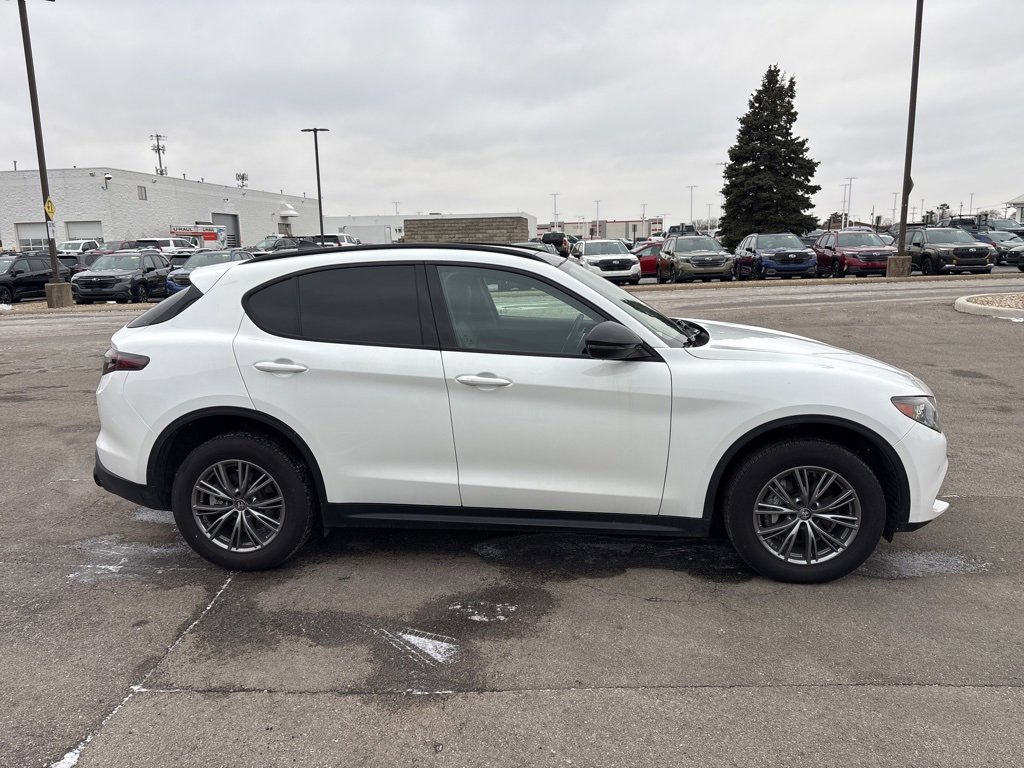 Used 2024 Alfa Romeo Stelvio Sprint image 2