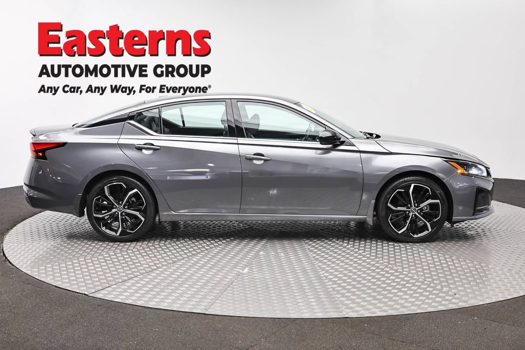 Used 2023 Nissan Altima 2.5 SR FWD image 3