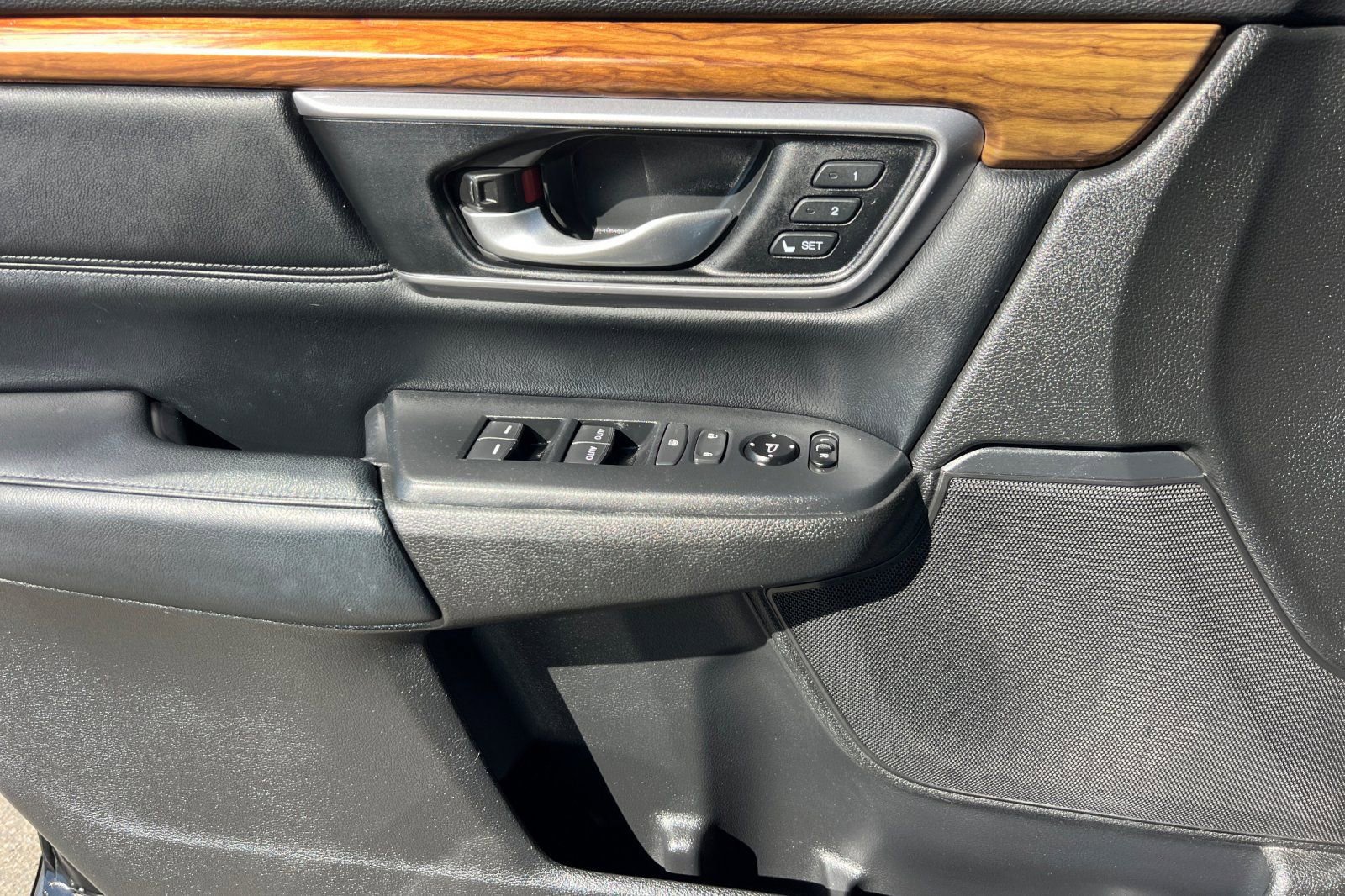 Used 2017 Honda CR-V EX-L image 12